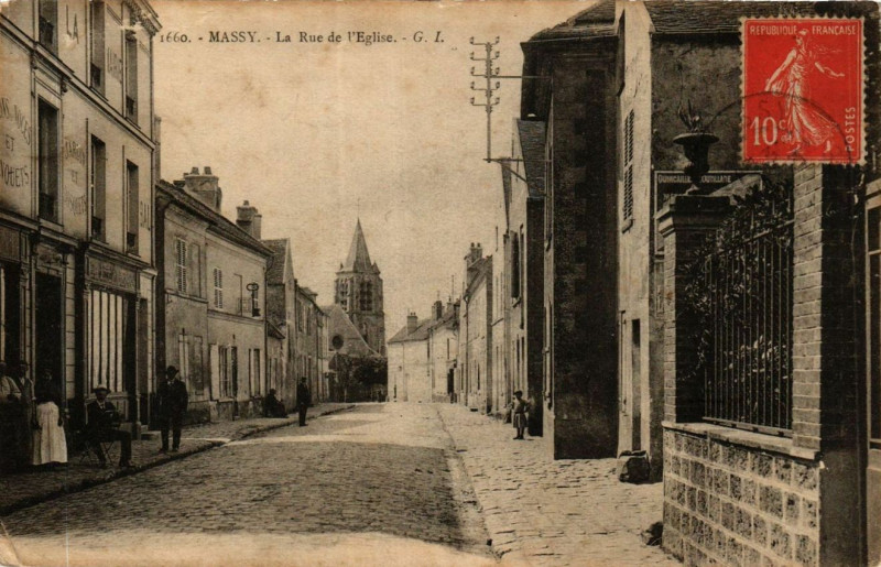 Carte postale ancienne Massy.Rue de l'Eglise