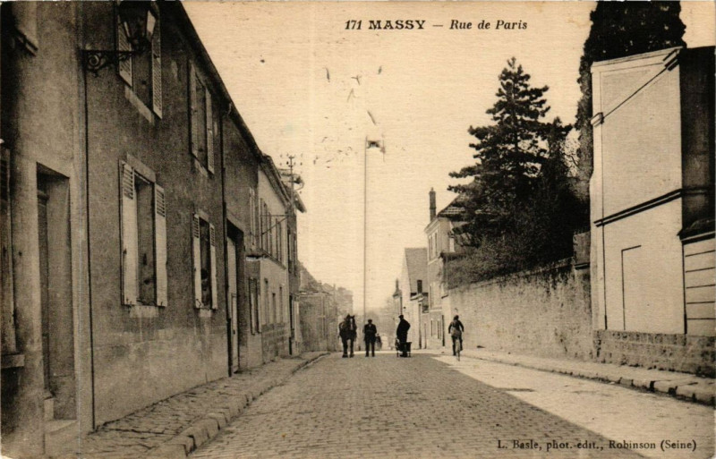 Carte postale ancienne Massy.Rue de Paris.Cheval