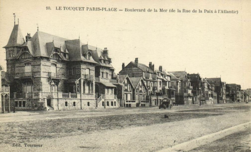 Carte postale ancienne Le Touquet-Paris-Plage - Cp - Le boulevard de la Mer de la rue de la Paix à la rue de l'Atlantique au Touquet-Paris-Plage