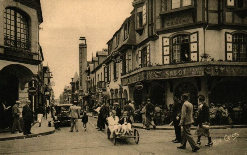 Carte postale ancienne Le Touquet-Paris-Plage - Cp - Rue Saint-Jean et rue de Paris au Touquet-Paris-Plage