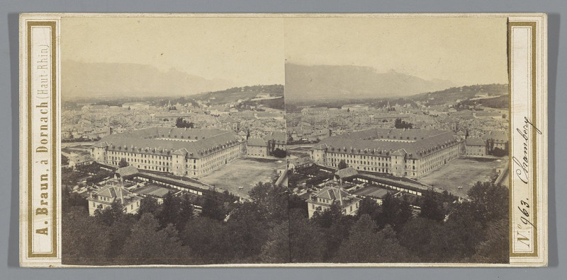 Carte postale ancienne Gezicht op Chambéry, gezien vanaf de Colline de Bellevue Chambery (titel op object), Rp-F-F06322
