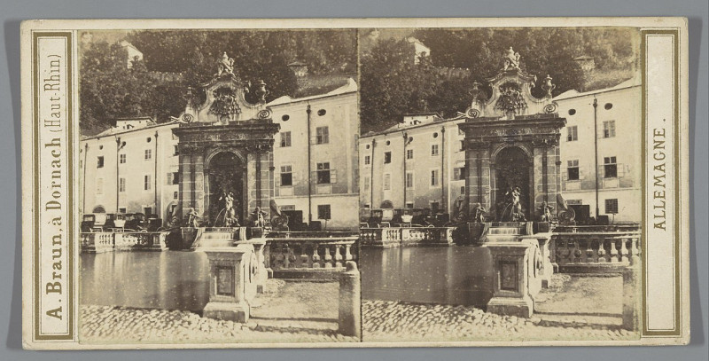 Carte postale ancienne Gezicht op de Kapitelschwemme op het Kapitelplatz in Salzburg Der Kapitelplatz (titel op object) Salzburg (serietitel op object) Allemagne (serietitel