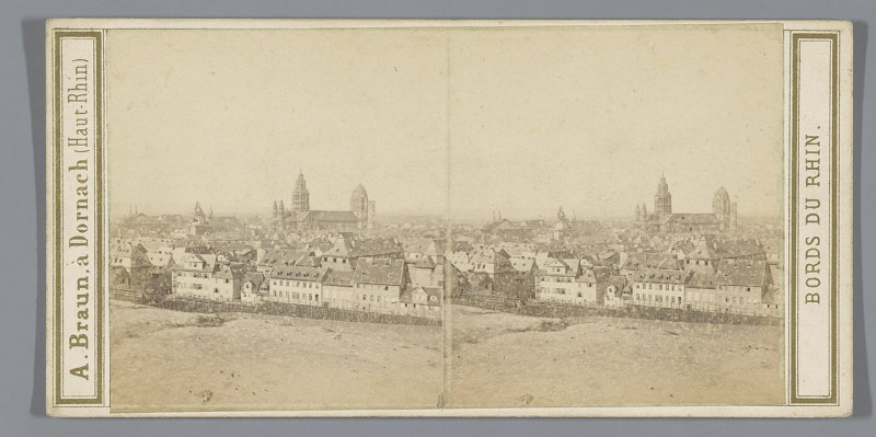 Carte postale ancienne Gezicht op Mainz. In de verte de Dom van Mainz Vue prise de la Windmühle (titel op object) Mayence (serietitel op object) Bords du Rhin (serietitel o
