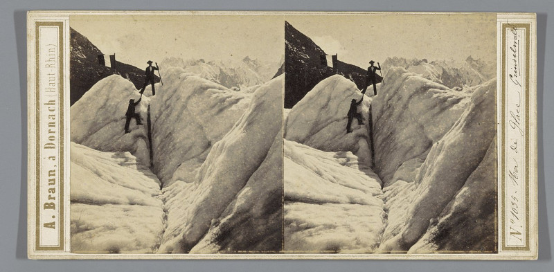 Carte postale ancienne Mannen met de Franse vlag op de Mer de Glace, Chamonix Mer de Glace Grindelwald (titel op object), Rp-F-F07864