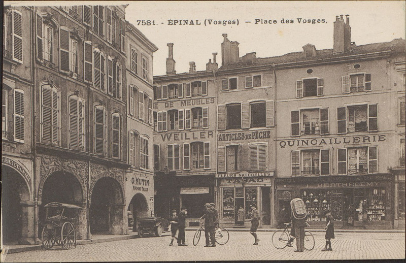 Carte postale ancienne Carte Postale, Epinal (Vosges), Place des Vosges