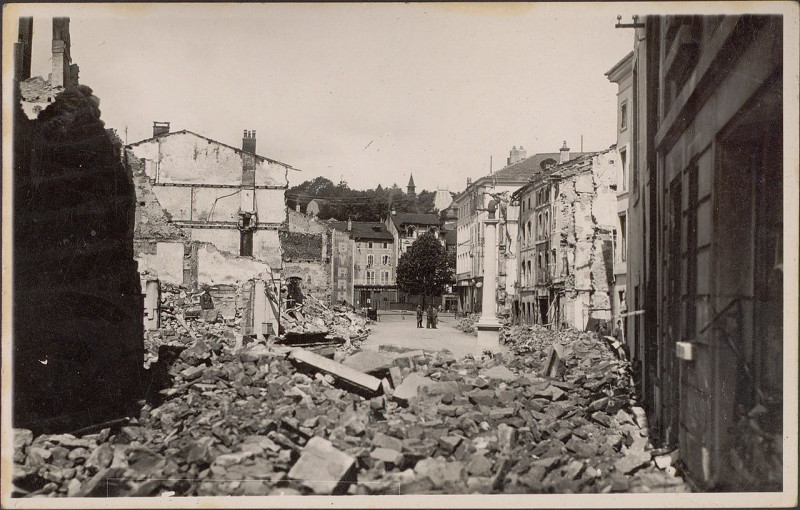 Carte postale ancienne Carte postale, Epinal, 1940, Ruines de la Rue du Boudiou