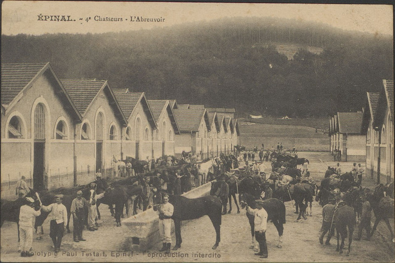 Carte postale ancienne Carte postale, Epinal, 4e Chasseurs, L'Abreuvoir
