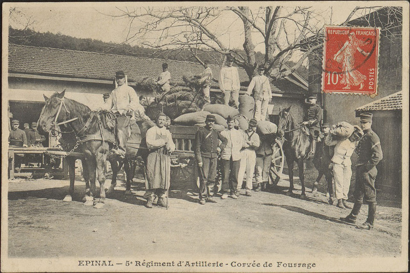 Carte postale ancienne Carte postale, Epinal, 5e Régiment d'Artillerie, Corvée de Fourrage