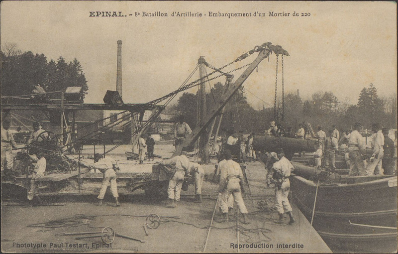 Carte postale ancienne Carte postale, Epinal, 8e Bataillon d'Artillerie, Embarquement d'un Mortier de 220