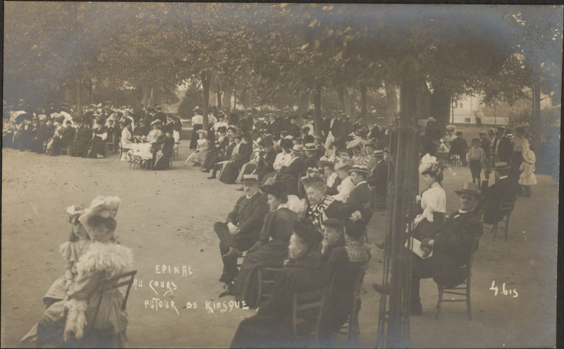 Carte postale ancienne Carte postale, Epinal, Au Cours, Autour du kiosque