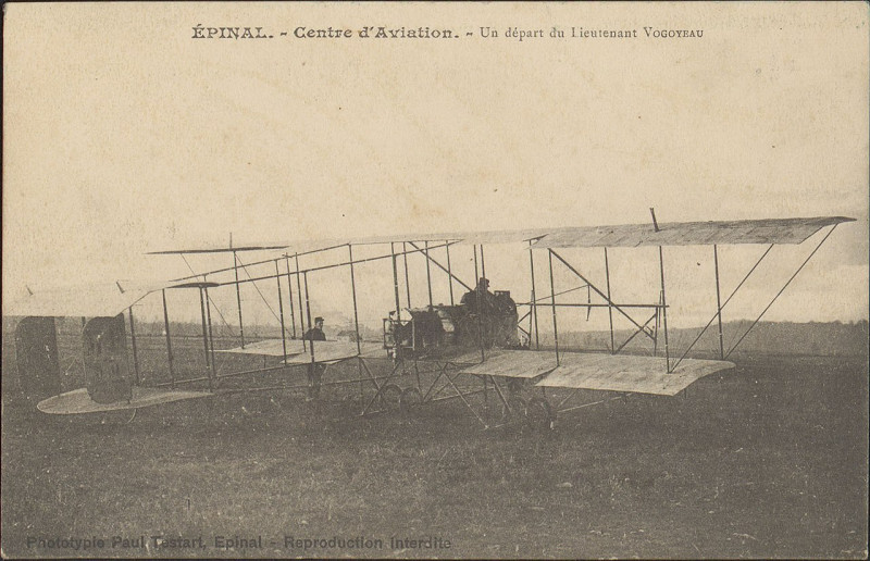 Carte postale ancienne Carte postale, Epinal, Centre d'Aviation, Un départ du Lieutenant Vogoyeau