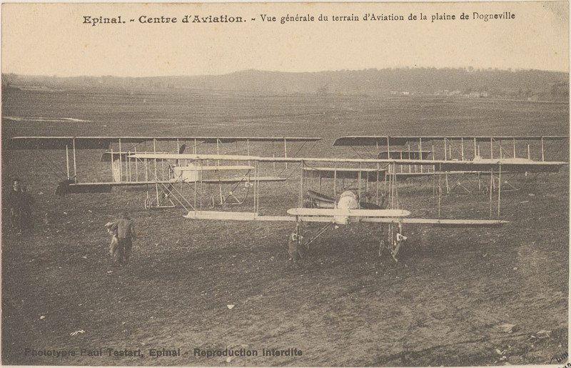 Carte postale ancienne Carte postale, Epinal, Centre d'aviation, Vue générale du terrain d'aviation de la plaine de Dogneville