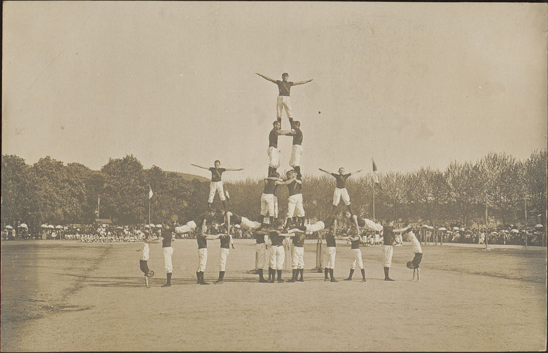 Carte postale ancienne Carte postale, Epinal, Concours de gymnastique au Champ de Mars 3