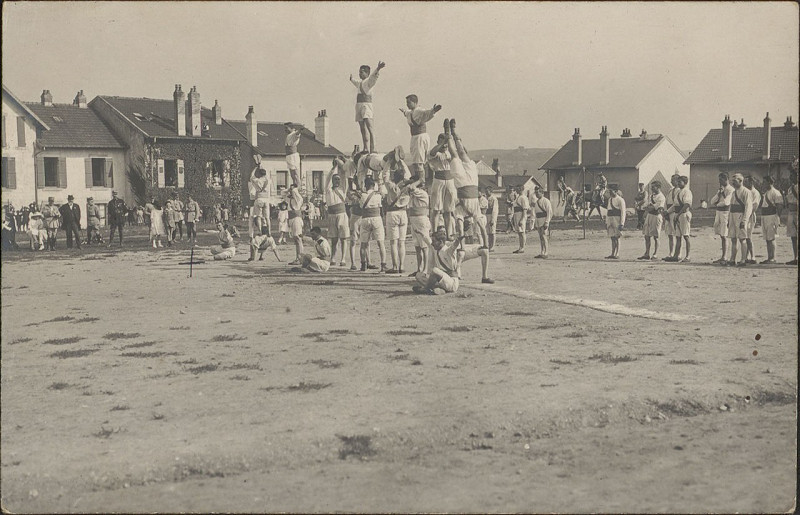 Carte postale ancienne Carte postale, Epinal, Concours de gymnastique au Champ de Mars 6