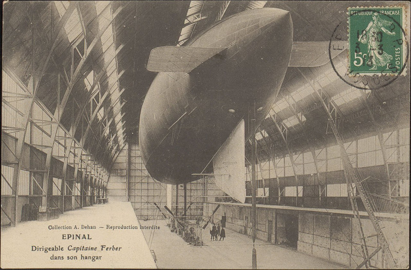 Carte postale ancienne Carte postale, Epinal, Dirigeable Capitaine Ferber dans son hangar