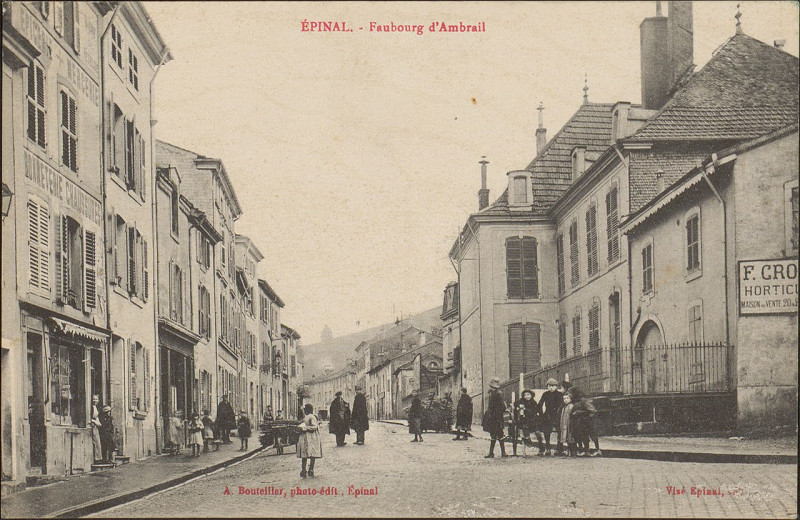 Carte postale ancienne Carte postale, Epinal, Faubourg d'Ambrail