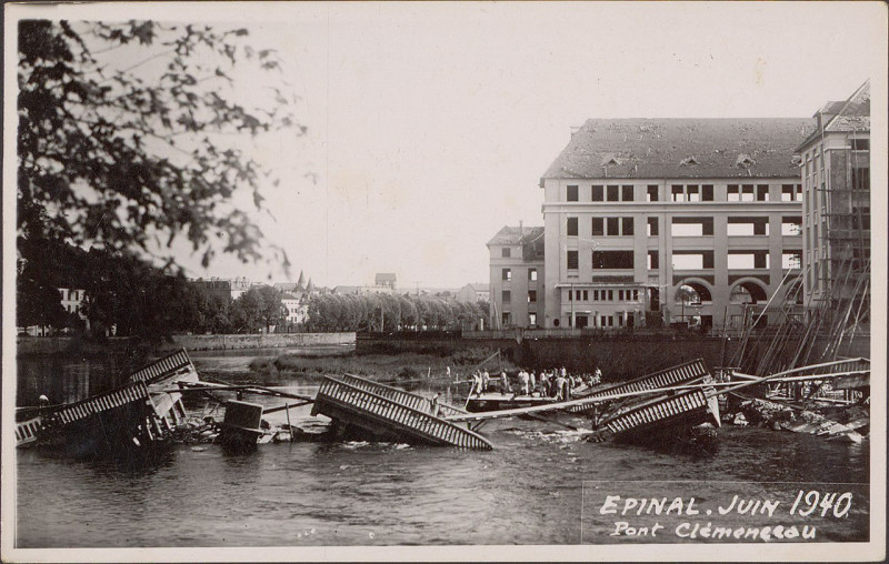 Carte postale ancienne Carte postale, Epinal, Juin 1940, Pont Clémenceau
