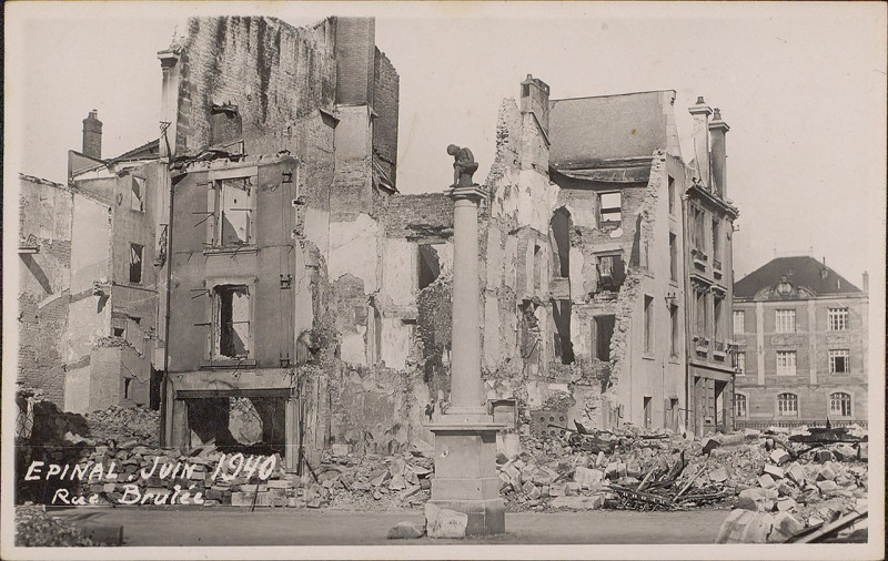 Carte postale ancienne Carte postale, Epinal, Juin 1940, Rue Brûlée