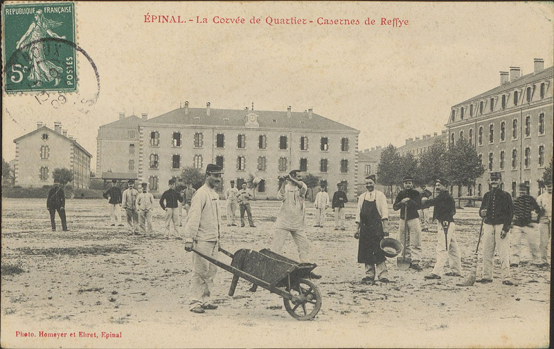 Carte postale ancienne Carte postale, Epinal, La Corvée de Quartier, Casernes de Reffye