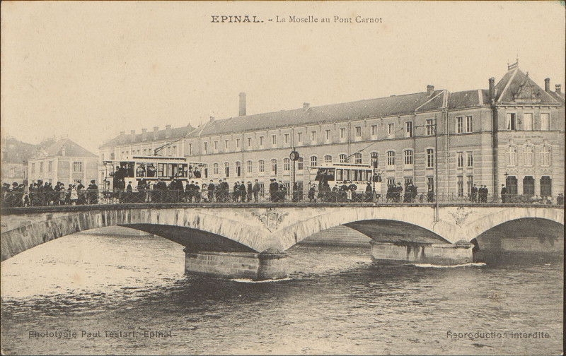 Carte postale ancienne Carte postale, Epinal, La Moselle au Pont Carnot