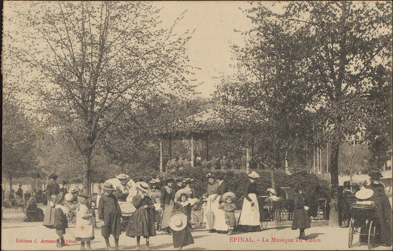 Carte postale ancienne Carte postale, Epinal, La Musique au Cours