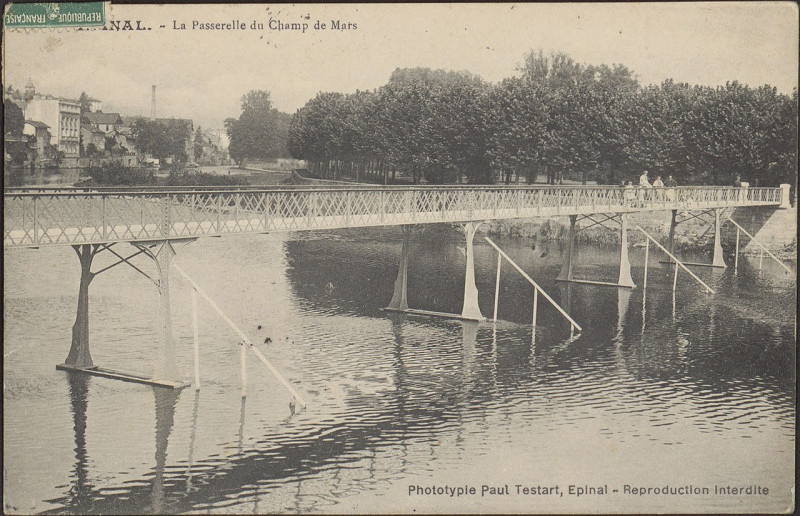 Carte postale ancienne Carte Postale, Epinal, La Passerelle du Champ de Mars