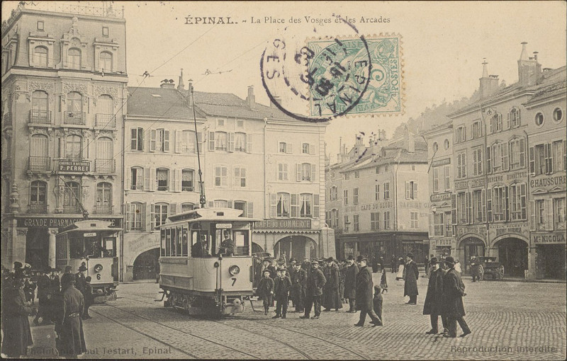 Carte postale ancienne Carte postale, Epinal, La Place des Vosges et les Arcades 2