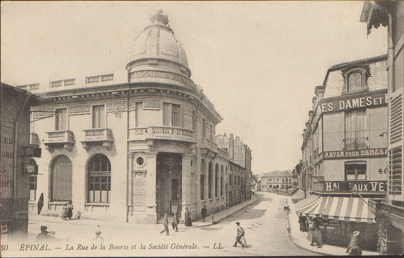 Carte postale ancienne Carte postale, Epinal, La Rue de la Bourse et la Société Générale