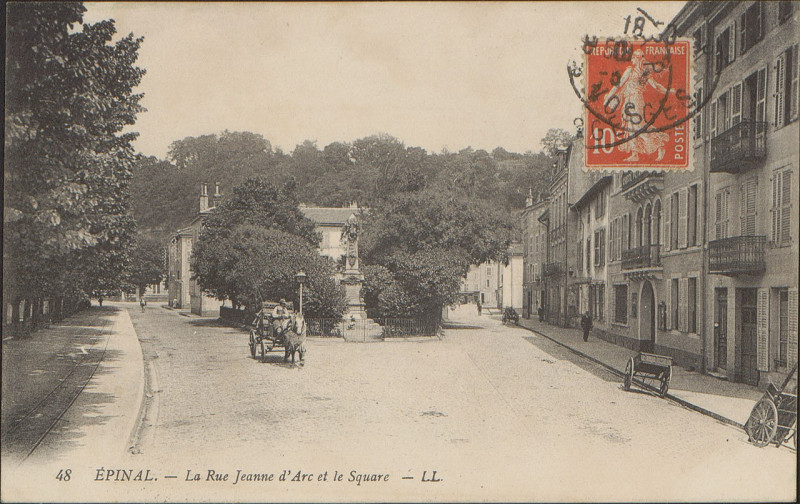 Carte postale ancienne Carte Postale, Epinal, La Rue Jeanne d'Arc et le Square