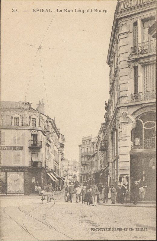Carte postale ancienne Carte postale, Epinal, La Rue Léopold-Bourg 3