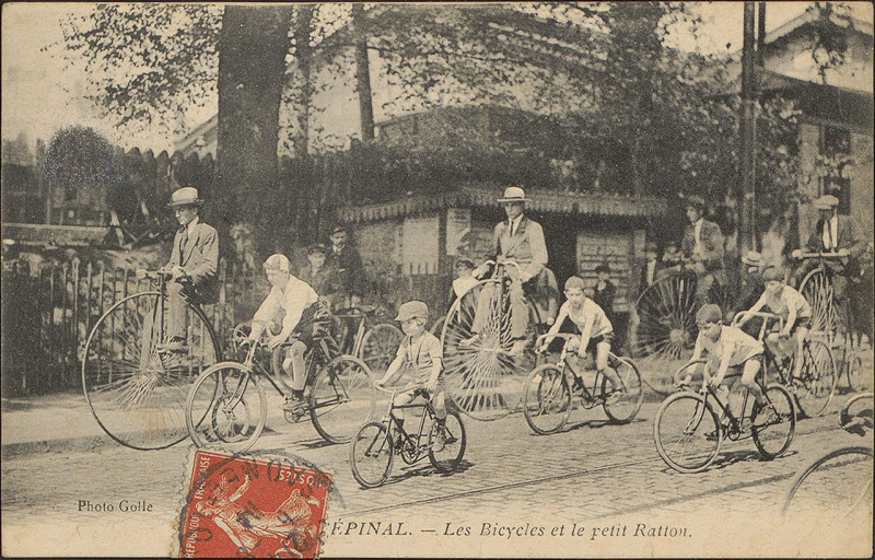 Carte postale ancienne Carte postale, Epinal, Le Bicycles et le petit Ratton
