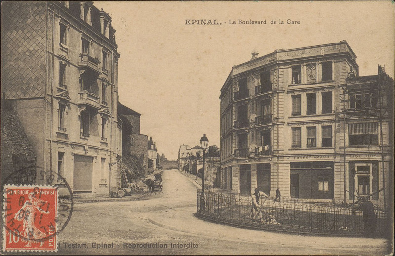 Carte postale ancienne Carte postale, Epinal, Le Boulevard de la Gare