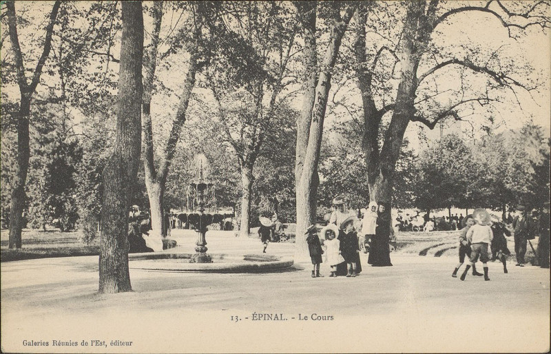 Carte postale ancienne Carte Postale, Epinal, Le Cours 2