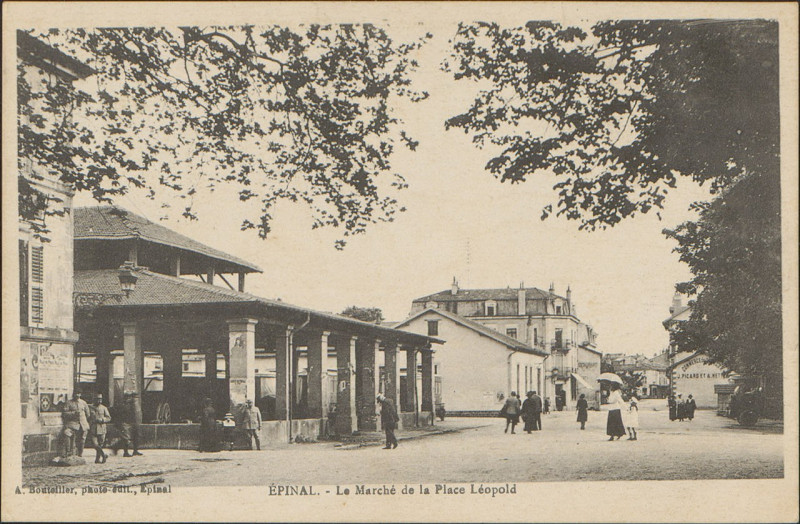 Carte postale ancienne Carte postale, Epinal, Le Marché de la Place Léopold