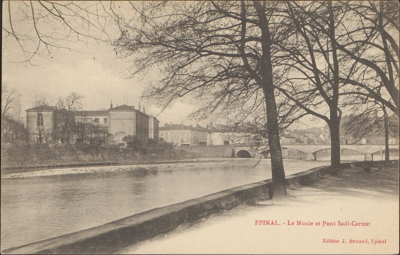 Carte postale ancienne Carte Postale, Epinal, Le Musée et Pont Sadi-Carnot