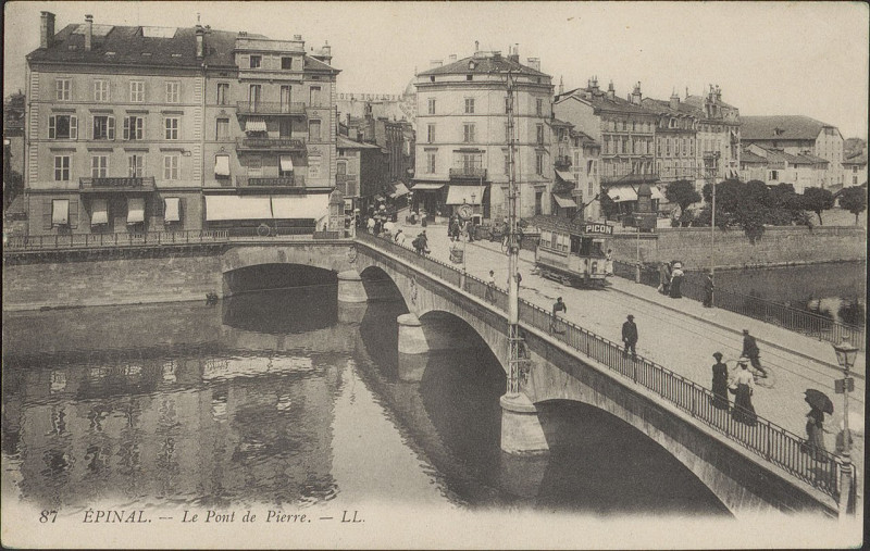 Carte postale ancienne Carte Postale, Epinal, Le Pont de Pierre 5