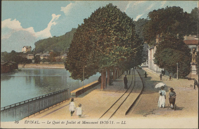 Carte postale ancienne Carte Postale, Epinal, Le Quai de Juillet et Monument 1870-71