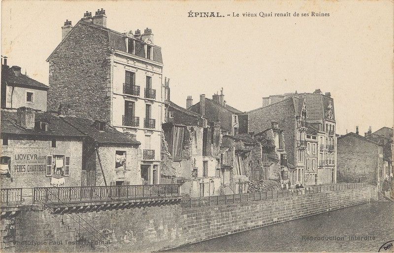 Carte postale ancienne Carte postale, Epinal, le Vieux Quai renaît de ses ruines