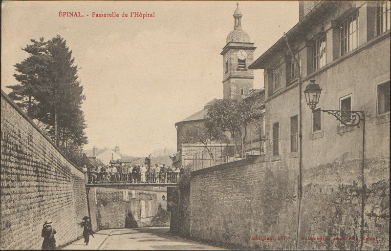 Carte postale ancienne Carte postale, Epinal, Passerelle de l'Hôpital