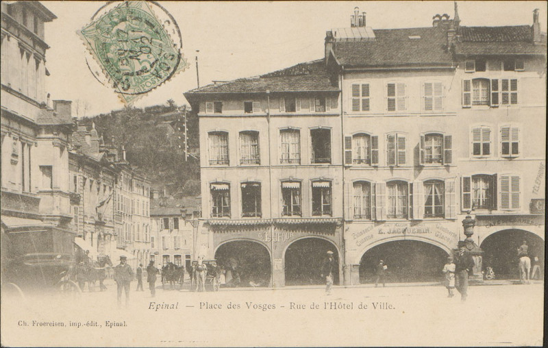 Carte postale ancienne Carte postale, Epinal, Place des Vosges, Rue de l'Hôtel de Ville