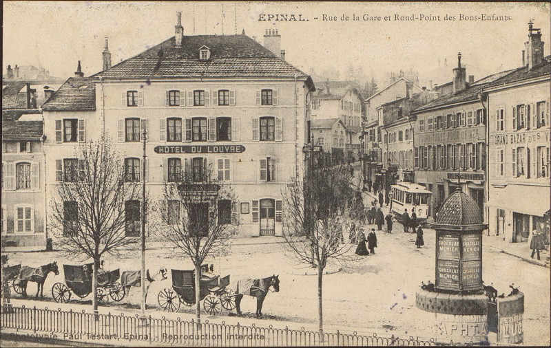 Carte postale ancienne Carte postale, Epinal, Rue de la Gare et Rond-Point des Bons-Enfants
