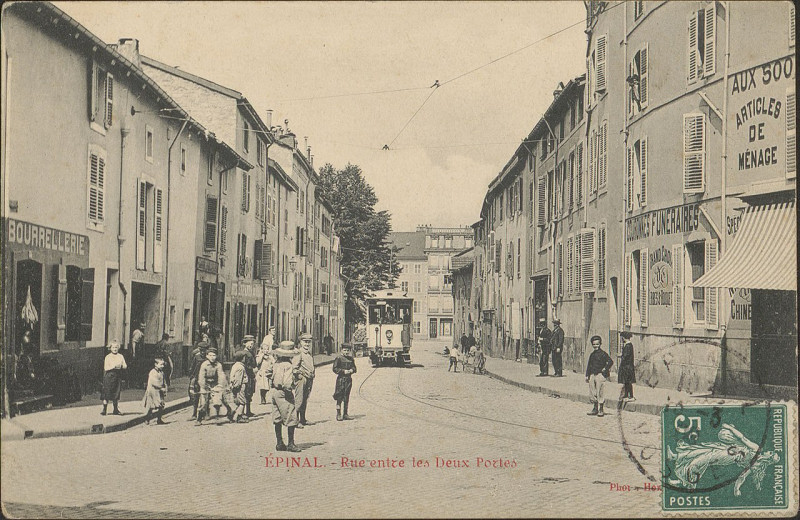Carte postale ancienne Carte postale, Epinal, Rue entre les Deux Portes