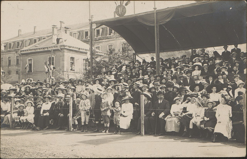 Carte postale ancienne Carte postale, Epinal, Une Tribune