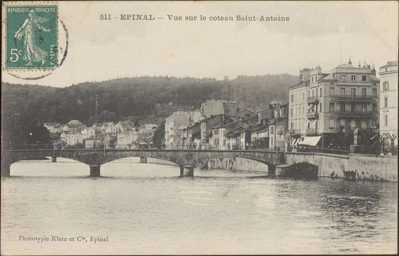Carte postale ancienne Carte Postale, Epinal, Vue sur le côteau Saint-Antoine