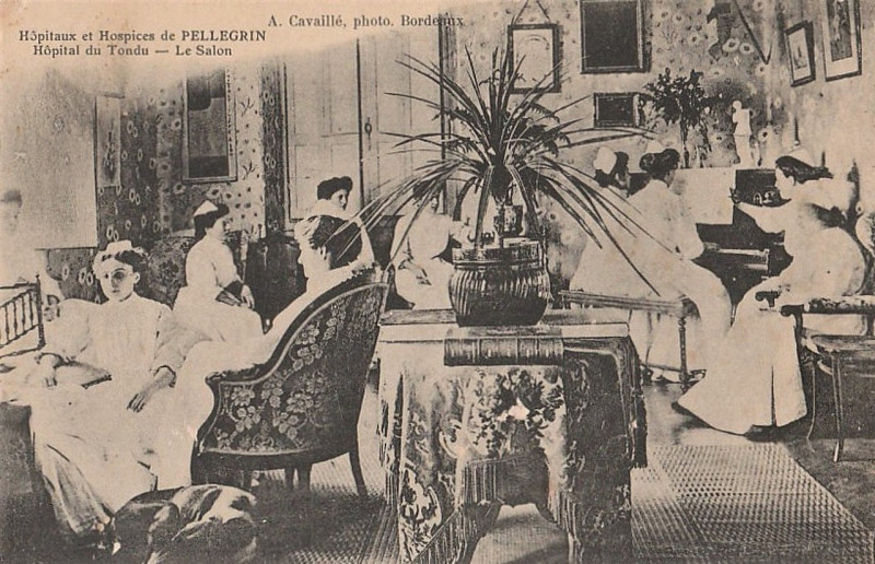 Carte postale ancienne Bordeaux - Hôpital Pellegrin - hôpital du Tondu - le salon