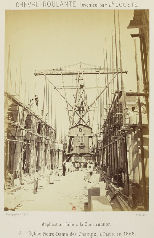 Carte postale ancienne Chèvre roulante dans l'église Nddc