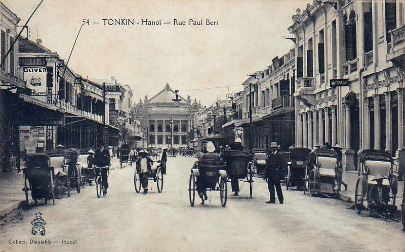 Carte postale ancienne Hanoi rue Paul Bert
