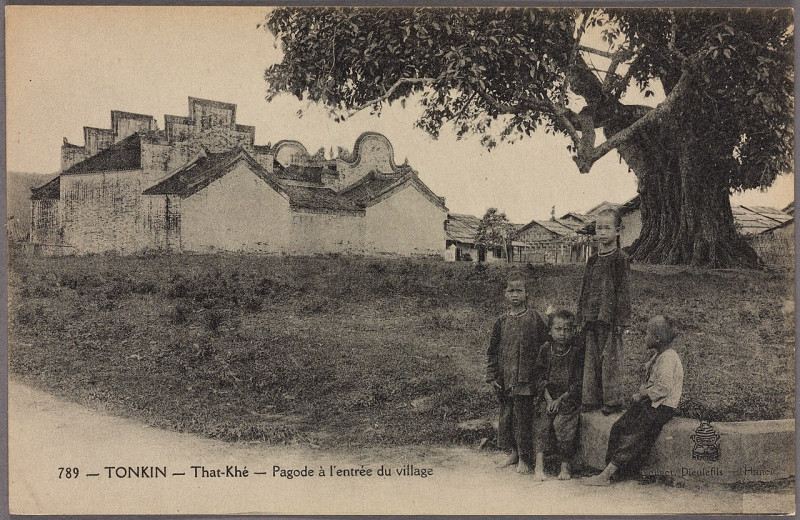 Carte postale ancienne Tonkin - That-Khé - Pagode à l'entrée du village (Nypl Hades-2361386-4047452)