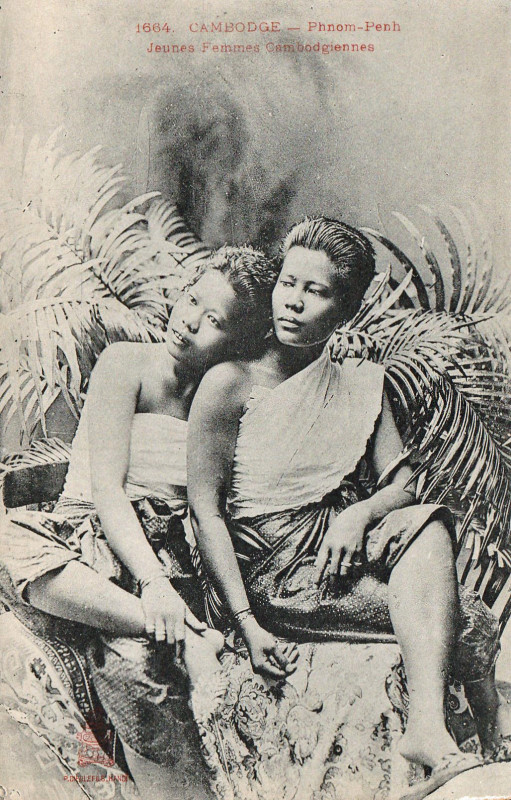 Carte postale ancienne Phnom-Penh-Jeunes femmes cambodgiennes