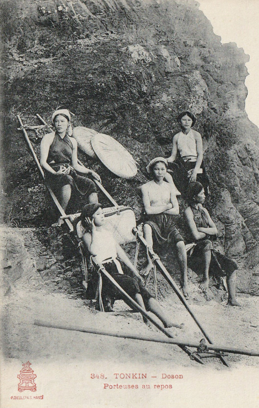 Carte postale ancienne Tonkin-Doson-Porteuses au repos